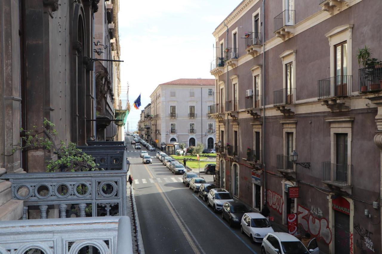Domus Iole Appartamento Nel Centro Storico カターニア エクステリア 写真