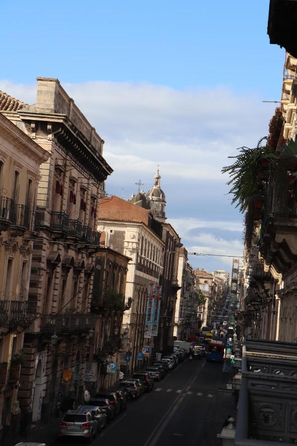 Domus Iole Appartamento Nel Centro Storico カターニア エクステリア 写真