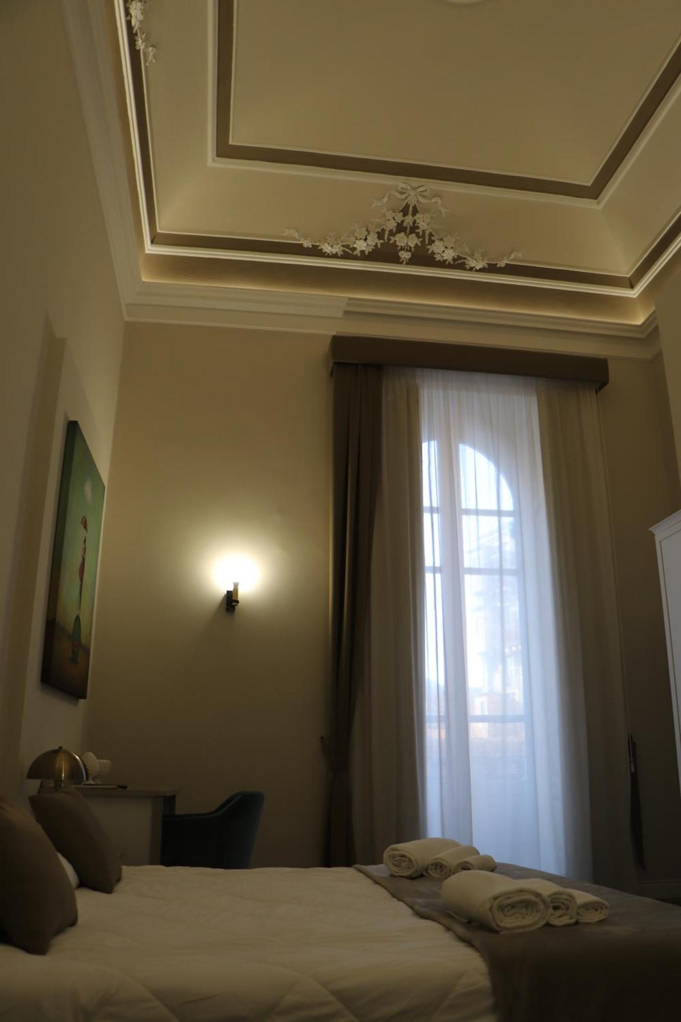 Domus Iole Appartamento Nel Centro Storico カターニア エクステリア 写真