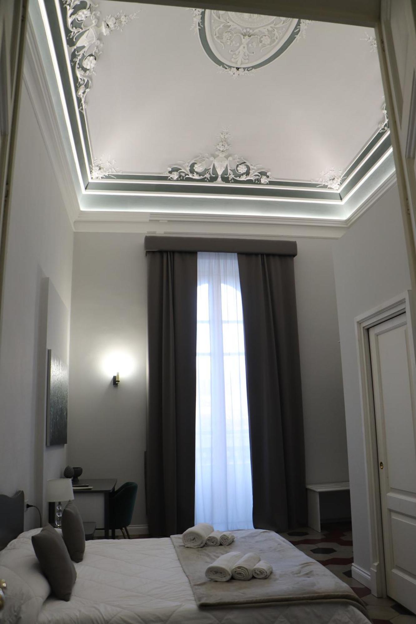 Domus Iole Appartamento Nel Centro Storico カターニア エクステリア 写真